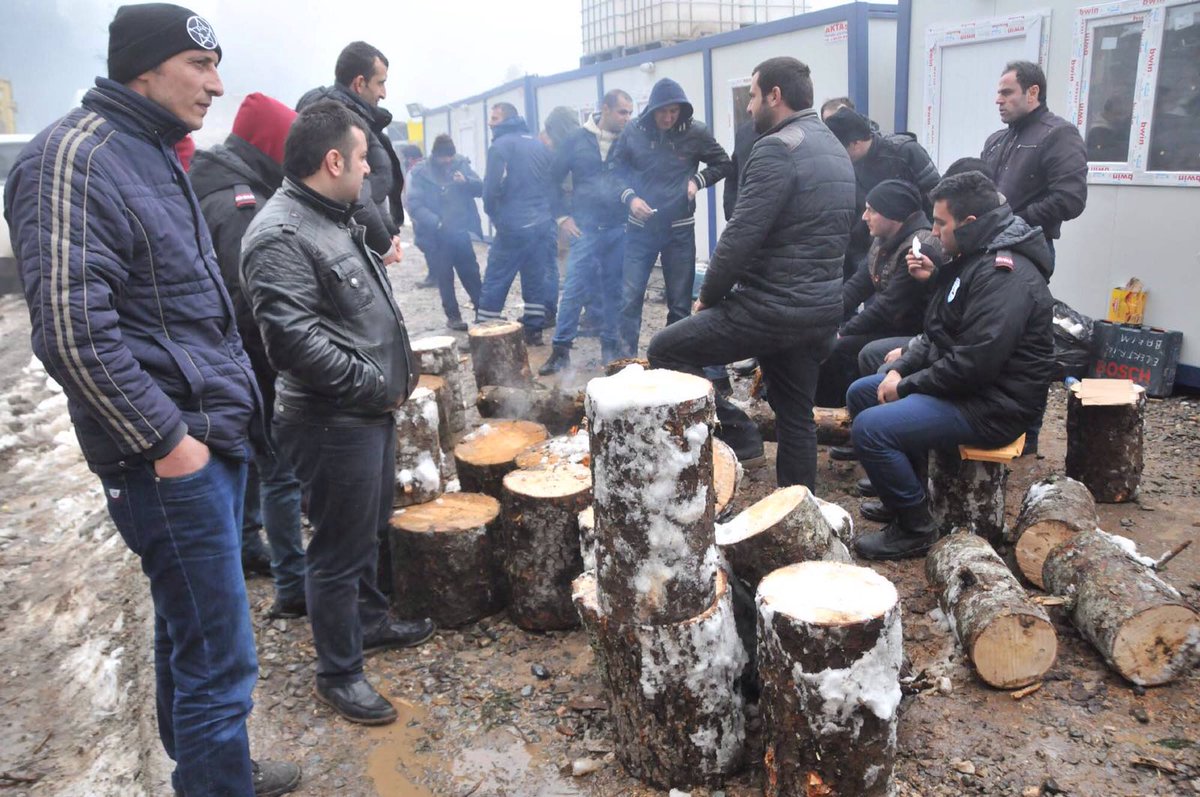 deniz_nazlim's tweet photo. #cerattepedireniyor işte kar uğruna talanın, yakımın, katliamın fotoğrafları https://t.co/bJMmbNBhqb