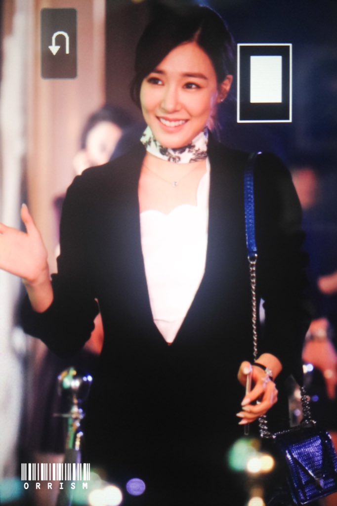 [PIC][17-02-2016]Tiffany khởi hành đi Thái Lan để tham dự sự kiện khai trương chi nhánh của thương hiệu "Christian Dior" vào hôm nay - Page 3 CbfxQtaUYAA-fda