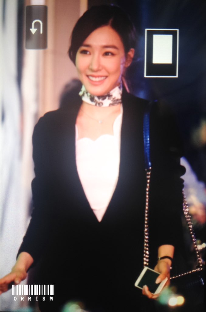 [PIC][17-02-2016]Tiffany khởi hành đi Thái Lan để tham dự sự kiện khai trương chi nhánh của thương hiệu "Christian Dior" vào hôm nay - Page 3 CbfxSfcUYAAPo6X