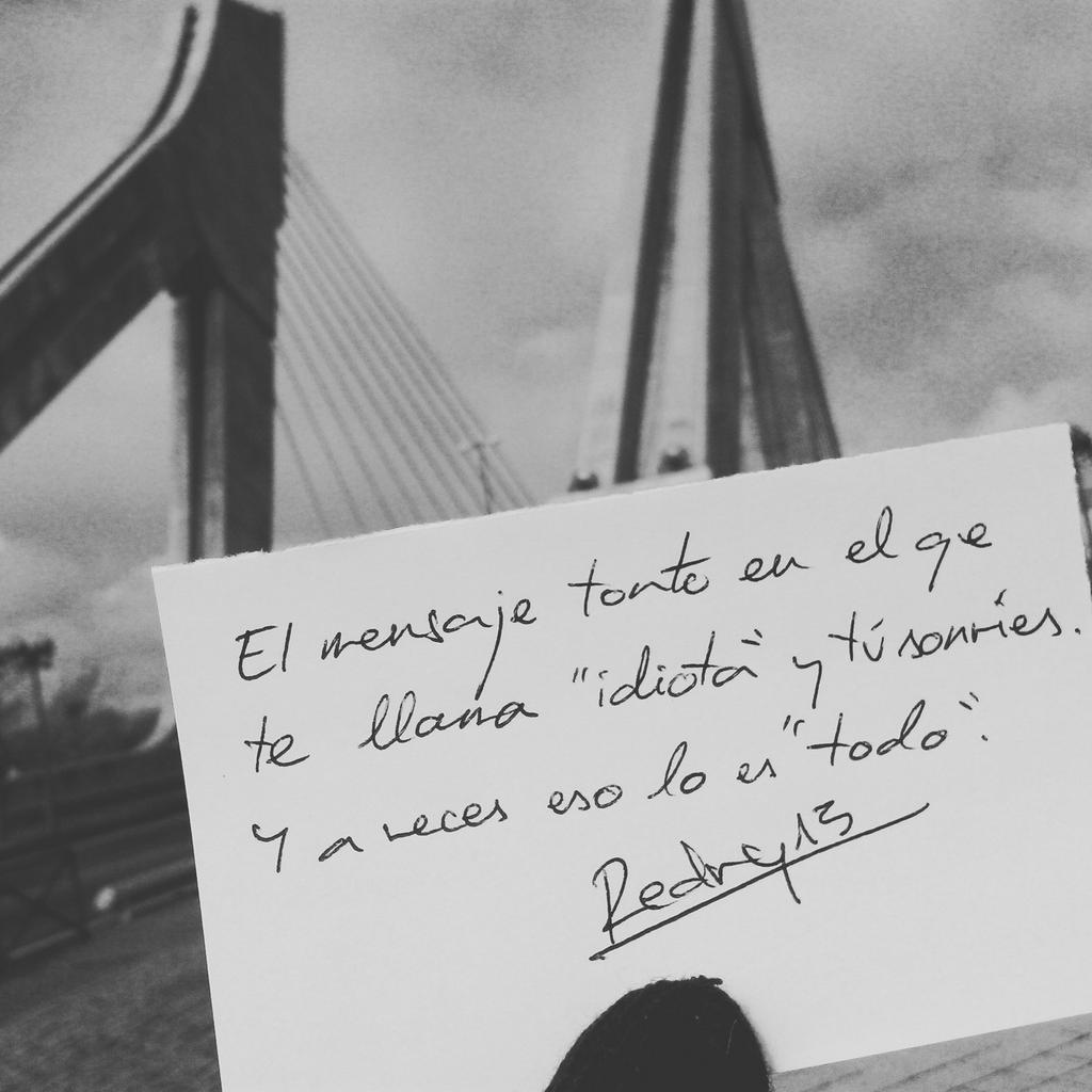 Redry13's tweet photo. El mensaje tonto en el que te llama "idiota" y tú sonríes. Y eso a veces lo es "todo". https://t.co/oWmfjdElu2 https://t.co/jq4qB0TIry