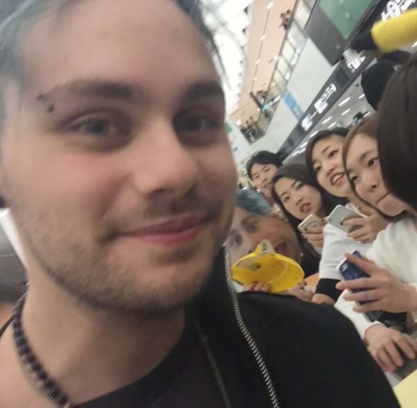 lostontaegi's tweet photo. Michael in Japan is my weakness https://t.co/ysAY4lJamk