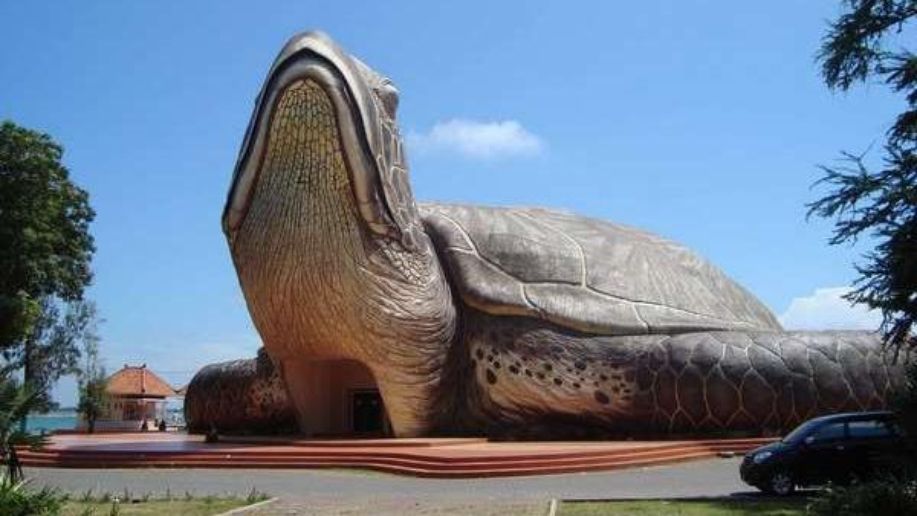 Di Jepara, Ada Gedung Bentuknya Penyu de.tk/61zc9P