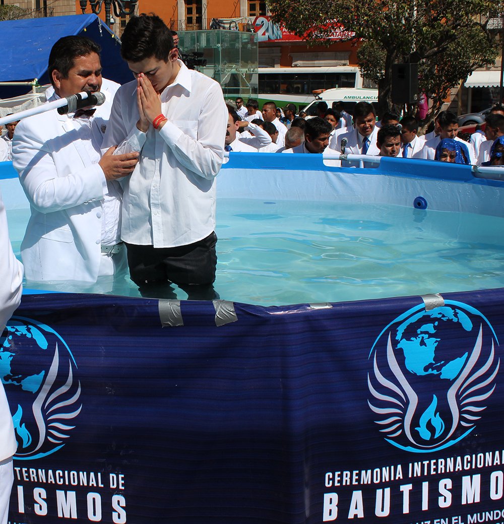 LldmDurango's tweet photo. CIB LLDM también en Durango @BereaInter #LdmBautismos  #SoyLuzdelMundo https://t.co/20gMSlkaiu