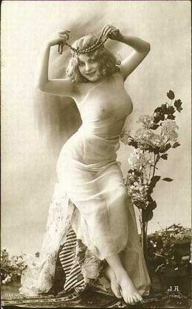 WhoresofYore's tweet photo. "Miss Fernande". Her picture was printed on postcards throughout WW1. She kept many soldiers company in the trenches https://t.co/nOciGaX6Y7
