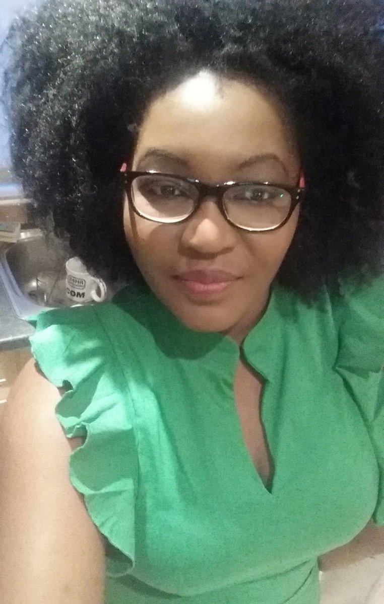 FroSisterHanani's tweet photo. My hair is not unruly. It's part of me#supportthepuff#teamnatural #FroSister #rockingcurls https://t.co/uOLJMtBlme