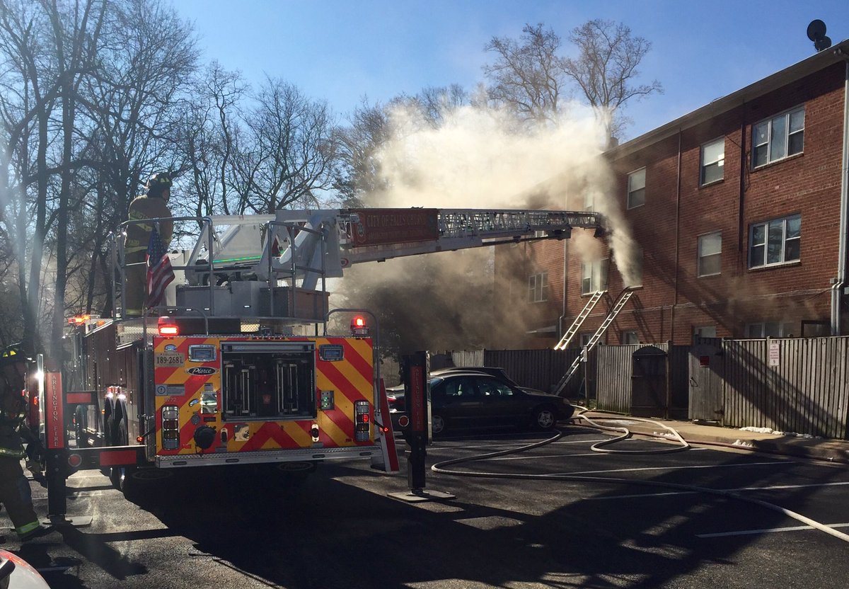 ArlingtonVaFD's tweet image. More pics of #ACFD units operating on a 2-alarm fire in Fairfax County early today.  #MutualBox #AutomaticAid