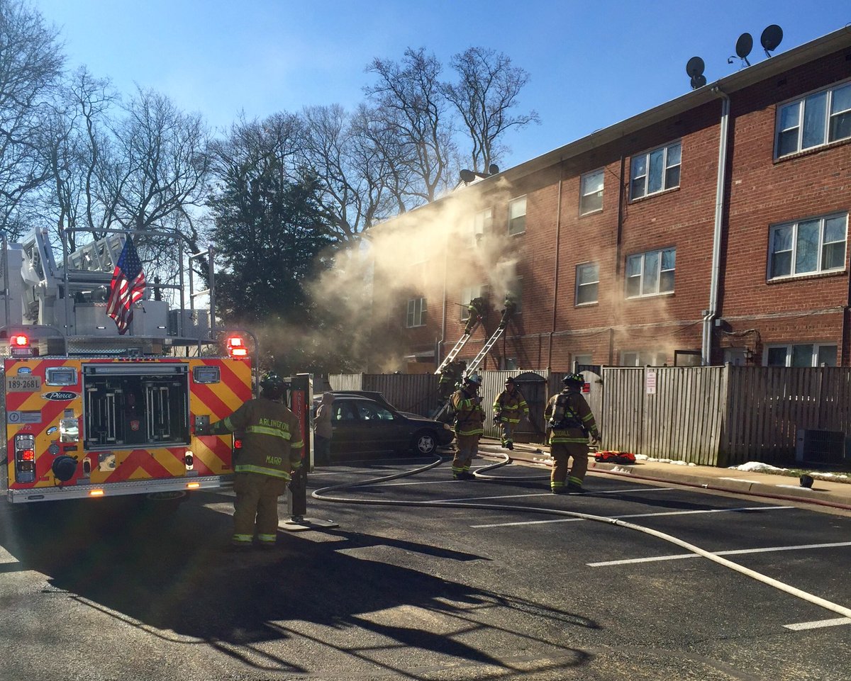 ArlingtonVaFD's tweet image. More pics of #ACFD units operating on a 2-alarm fire in Fairfax County early today.  #MutualBox #AutomaticAid