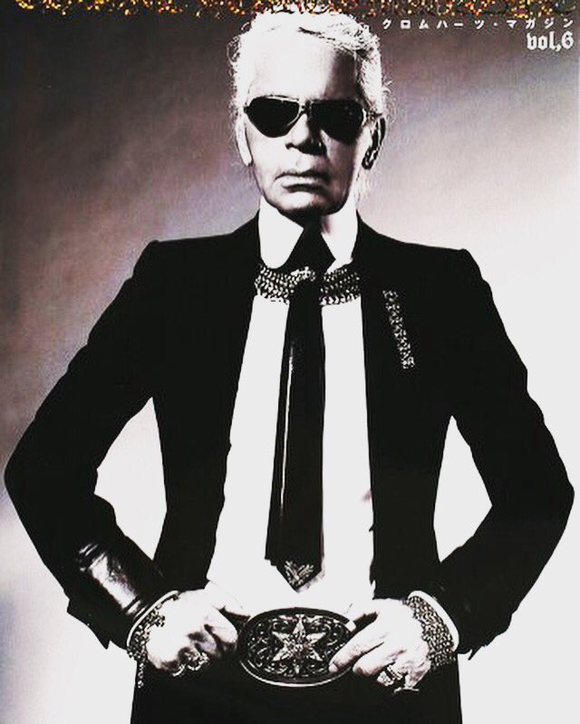 glamrock1213's tweet photo. 新しいiphonケースはグラムのおもちゃ
カールラガーフェルドかっけー
#karllagerfeld #karlit #fendi #iphonケース https://t.co/tSiCZl7Kxe