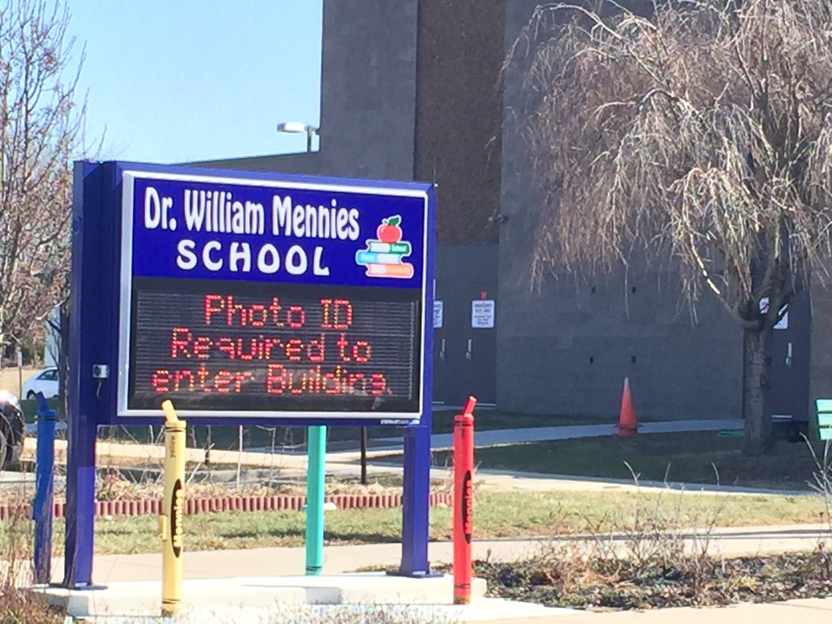 AVCoppola's tweet photo. Gruccio said school was evacuated for about 10 minutes. Smoke visible and presence of odor prompted response https://t.co/qJwwH4laAc