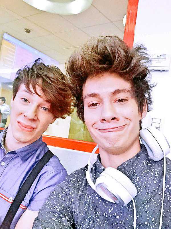 CoderPowerQRO's tweet image. Se nota la felicidad en sus rostros :&apos;v @VengaLaAlegria  jajaja yo tipo ↓