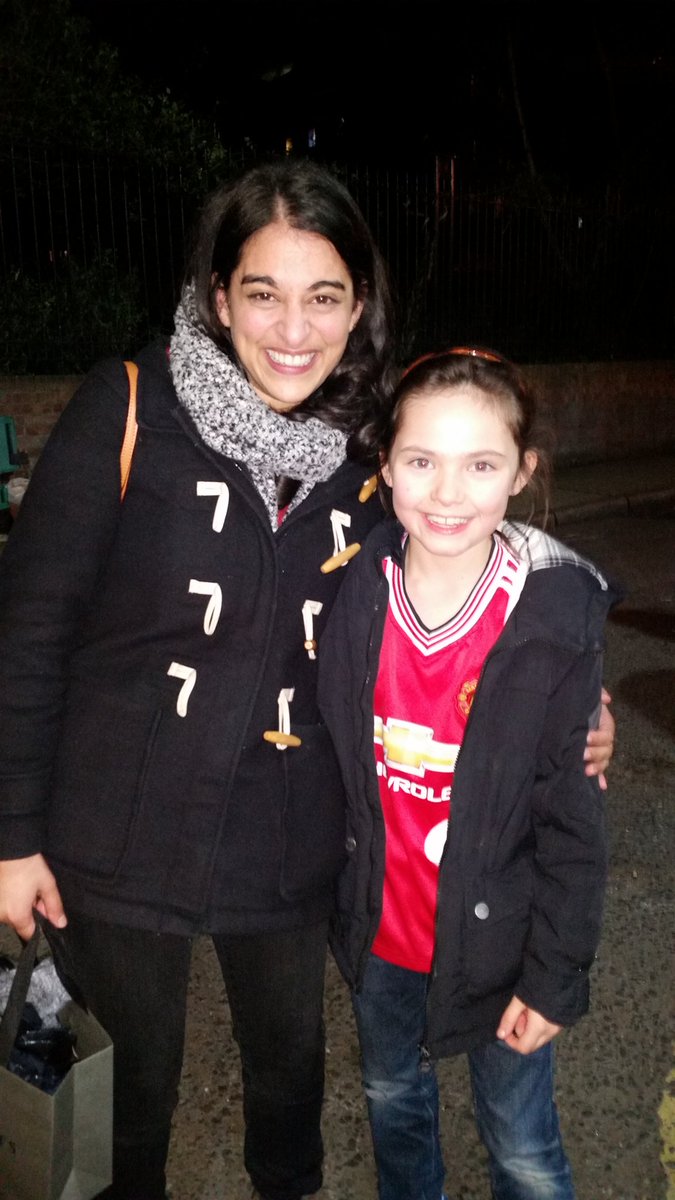 EllieSm12684693's tweet photo. Thank you @dew_natalie for the photo and for chatting to me. Loved the show, you're brilliant. #girlperfect💖⚽👏 https://t.co/g1BGDThNsN