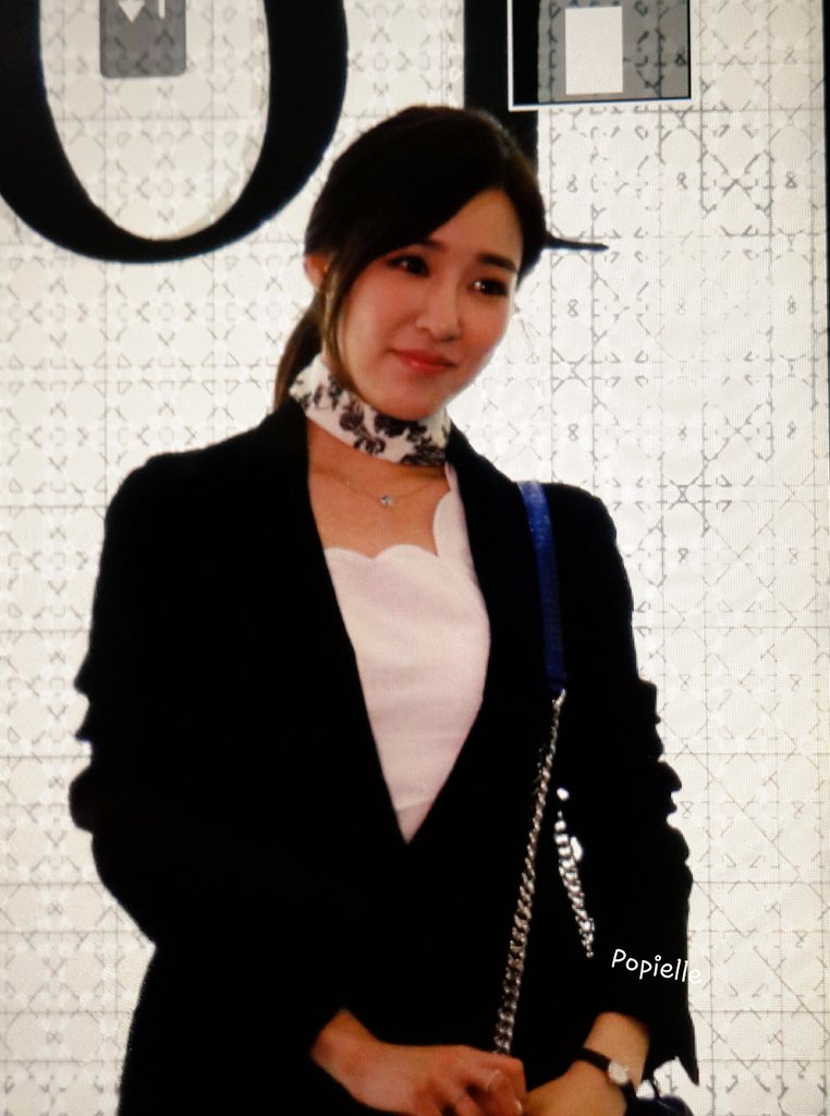 [PIC][17-02-2016]Tiffany khởi hành đi Thái Lan để tham dự sự kiện khai trương chi nhánh của thương hiệu "Christian Dior" vào hôm nay - Page 3 CbgDqvjUkAA9FUD
