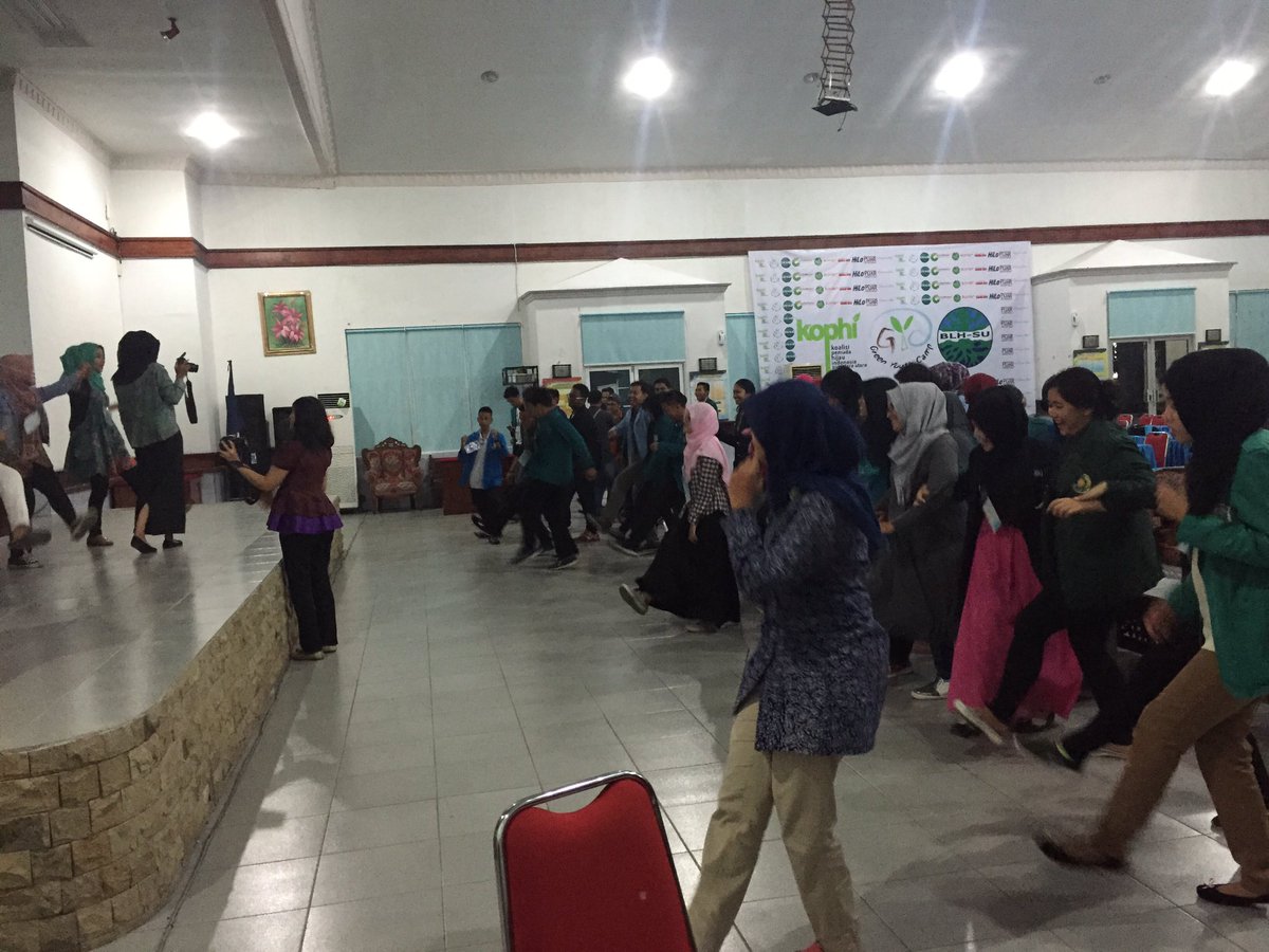 KOPHIsumut's tweet photo. Sebelum memulai agenda malam ini, mari kita bakar semangat!!! #GYC2 #GREENERASINERAKSI https://t.co/hAoND6xfmC