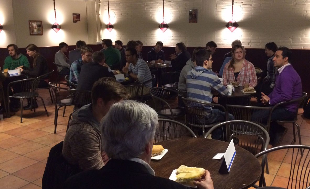 EEMCS_TUD's tweet image. Alumni #EEMCS en studenten ontmoeten elkaar tijdens onze mastervoorlichting @tudelft, dank allen!