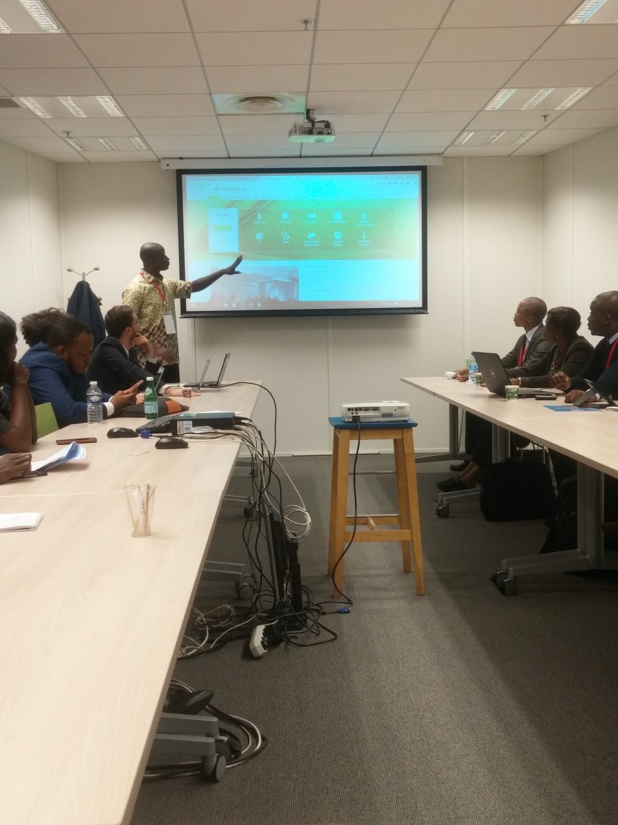 OpenDataBurkina's tweet photo. @mbakatre présentant la plateforme @OpenDataBurkina au #HackFrancophonie #lwili #burkina https://t.co/VcLK0sLdoD