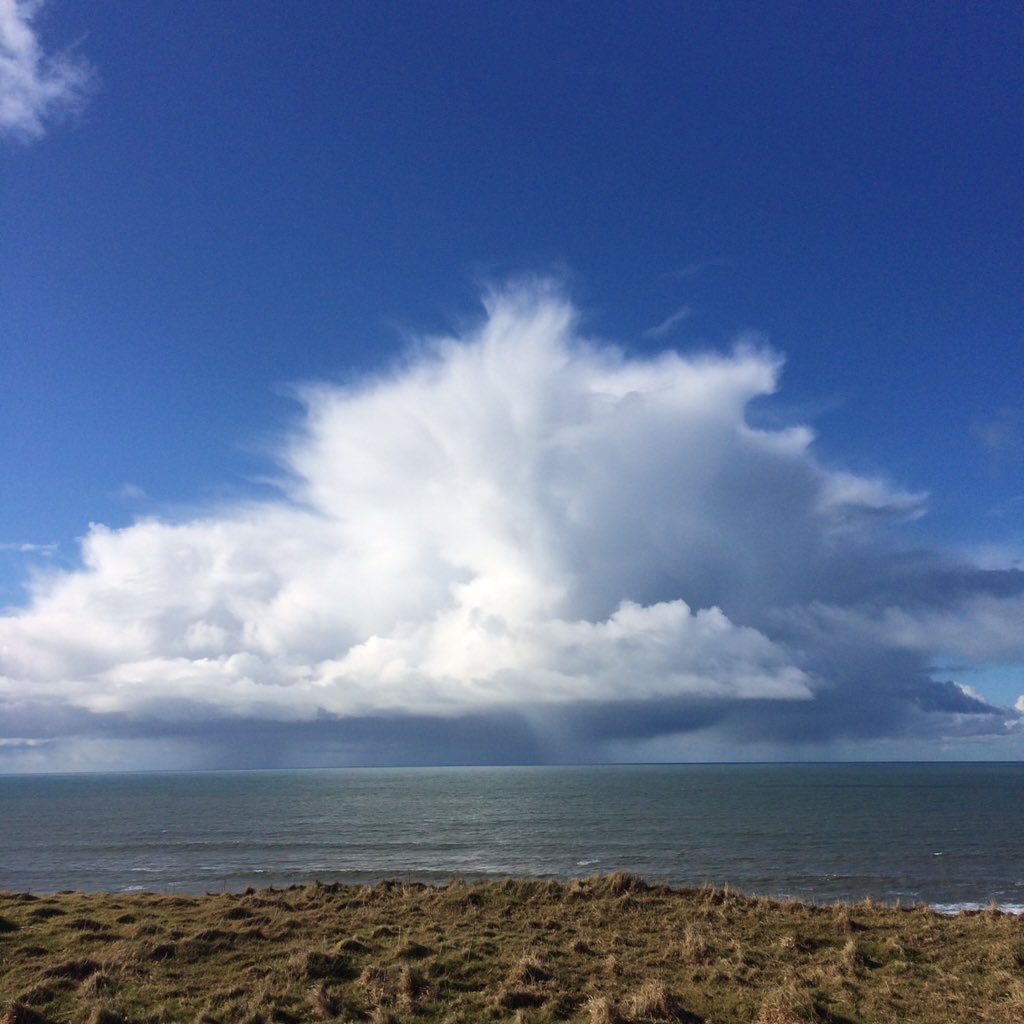 PhilipSimmonds2's tweet image. Staying at the fabulous @FlexburyLodge #Bude this week Brooding skys &amp;amp; #luxurytravel