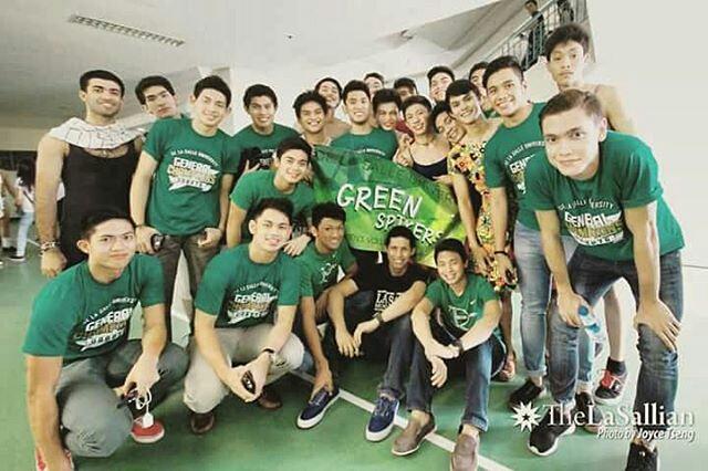dlsumvt_ofp's tweet photo. "@LevinDimayuga : #tbt #dlsugreenspikers #animorally"
ππ Sexy ni Kuya @jopetmovido14 at Kuya Levin. π https://t.co/Jgbmp8yHC4