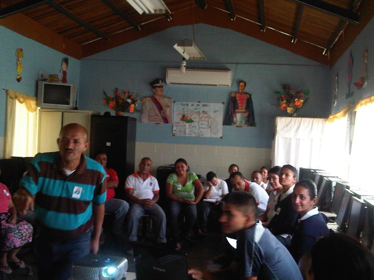 1BERBECI's tweet photo. Taller Escuela para Familias. Eje Nº 5. @rodulfohumberto @GrimanLaidely @erickjviloria @distritoescol3 https://t.co/pMzpqdNU85
