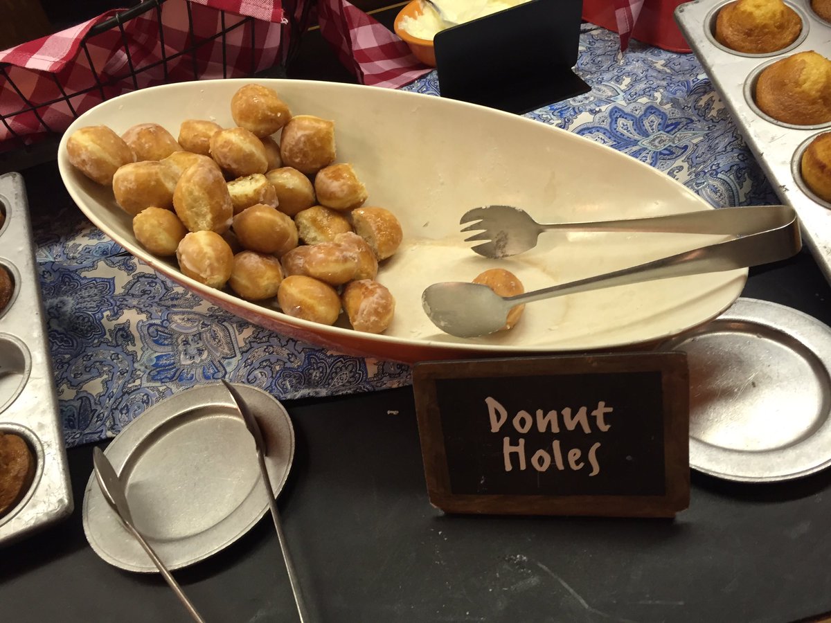 FordyceAndrew's tweet photo. So that's where they go! #wdwfortwildernesscampground #excellentbreakfast https://t.co/GzZqZKaYXf