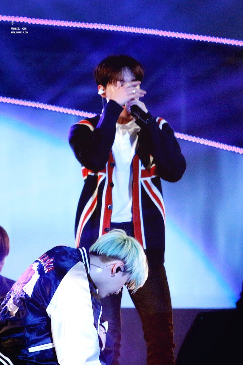 PromiseJHope's tweet photo. #제이홉 #jhope #방탄소년단 #홉이 #호석 #정호석 @BTS_twt  😋You're the apple of my eyes https://t.co/9O5Y09y2yQ