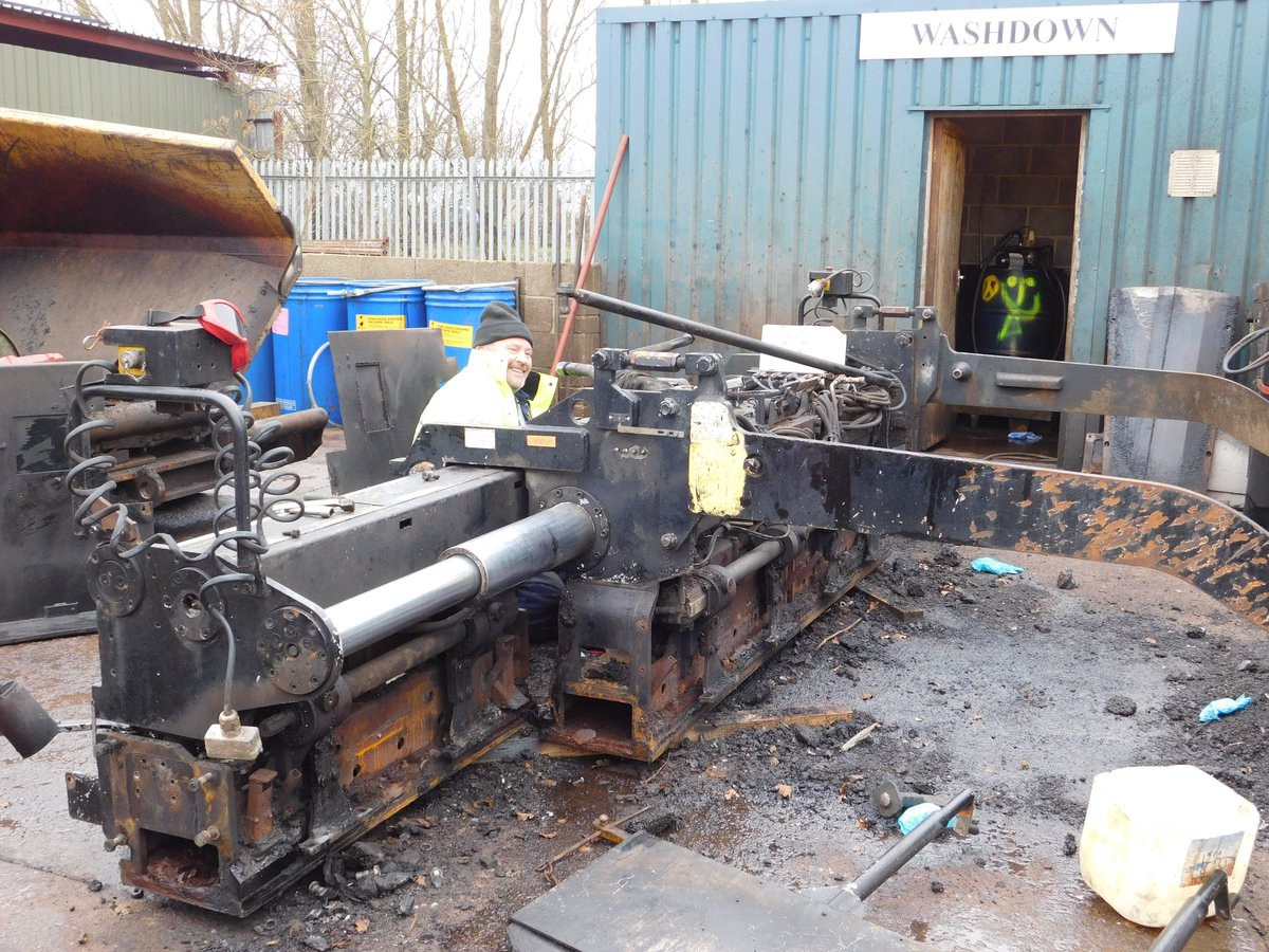 Pavemac's tweet image. #Engineer Malcolm stripping down the screed for the overhaul project. #hardwork #cold #dirtywork