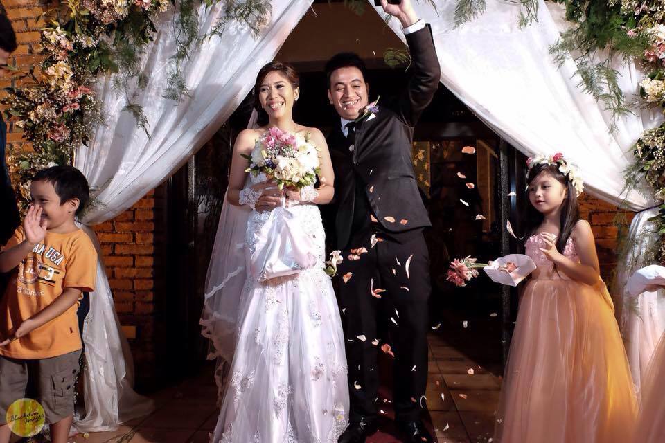 KirsteenIgot's tweet photo. Our 1st wedding monthsary ,wishing more years &amp; decade to come !..Im missing the  days #wedpreps https://t.co/U3MJKILdYC
