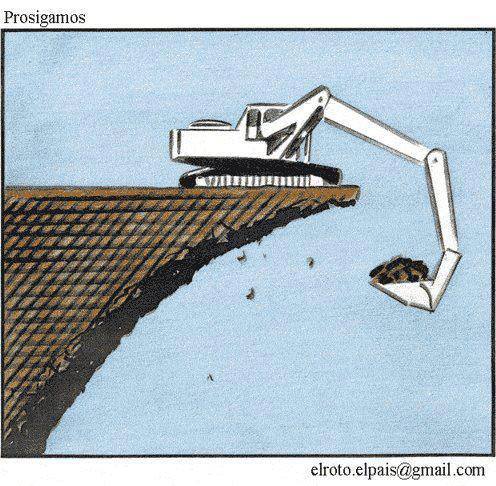 Como dijo Bolívar "un pueblo ignorante, es testigo fiel de su propia destrucción ". Ignorancia.