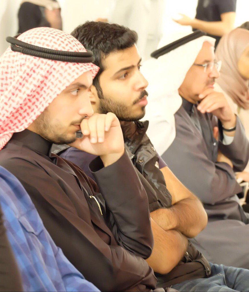 صورة تجمعني مع الصديق محمد البريچي في ندوة اللغه جسر بين عالمين للدكتور فهد المطيري