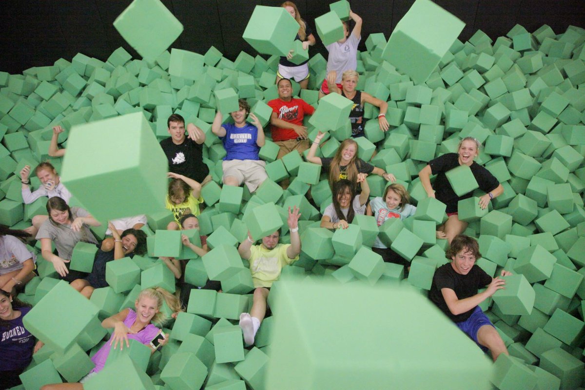FlightDeckParks's tweet photo. #ThrowbackThursday: 2013 team meeting! #foampitfun #FDJumpLife #tbt https://t.co/1J3M4Qb8DA
