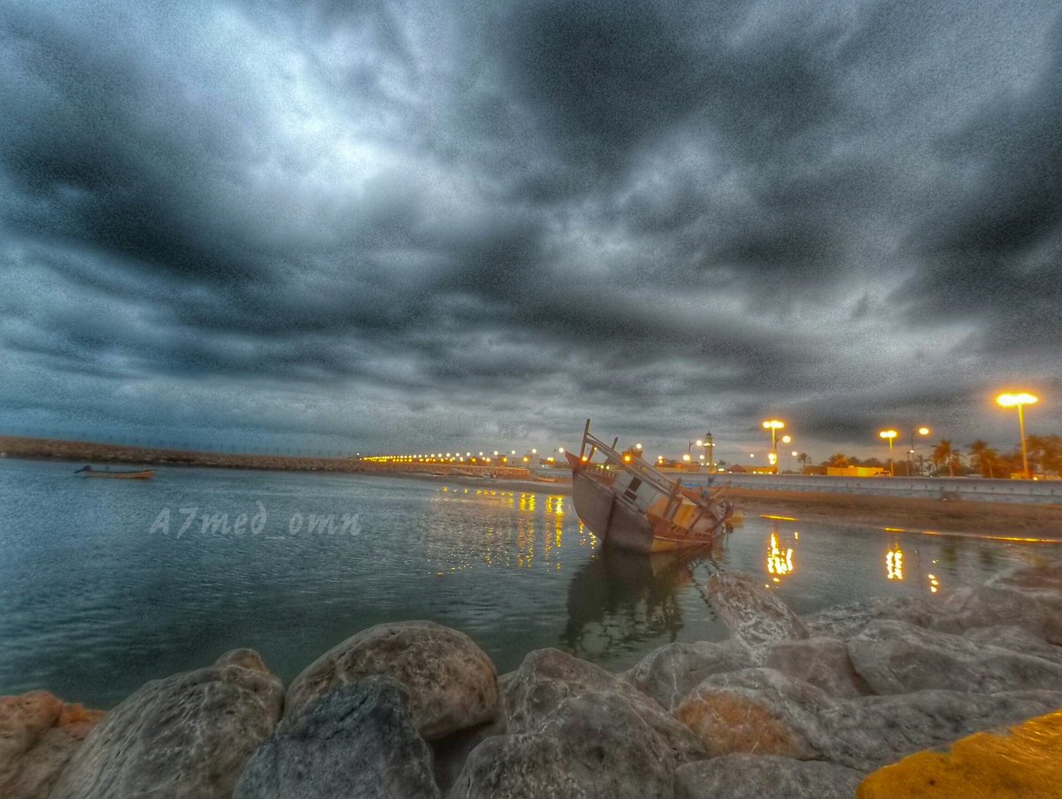 #صحار 
ملامحُك أُغنِية كاظميِة أعشقُها بِجنون ..!!

#أخدود_الودق