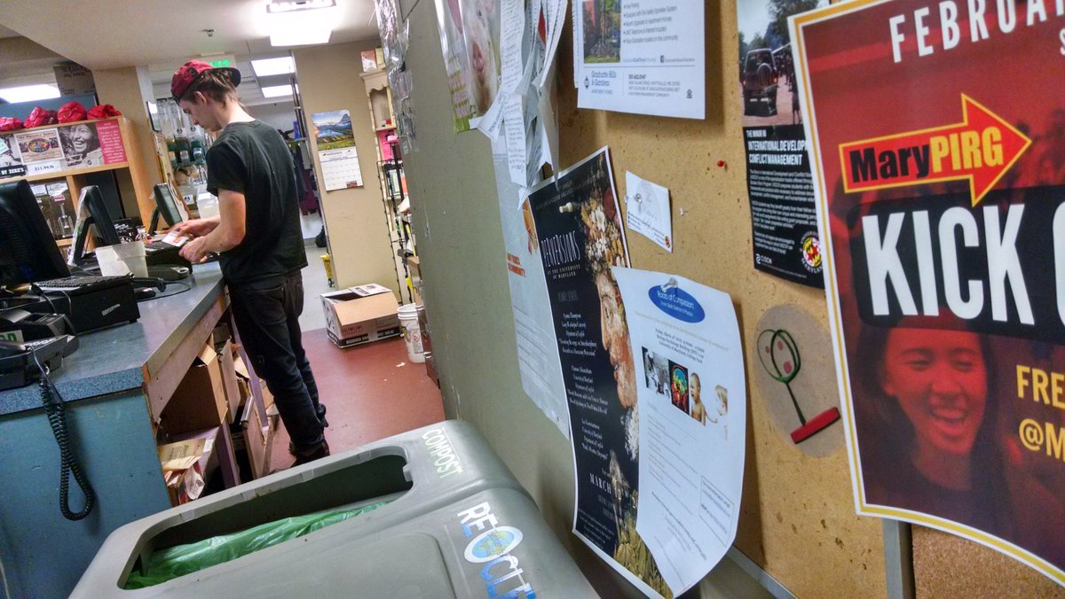 SPAP_UMD's tweet image. The tree is growing in the UMD Co-op! Must be the healthy food &amp;amp; positive vibes #SpapInterventionUMD #arbolotreeUMD