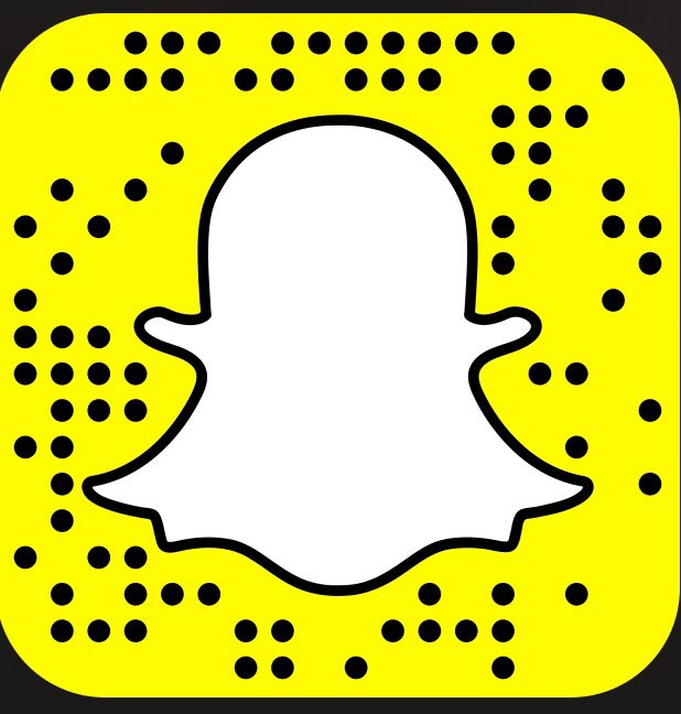 voguemagazine's tweet photo. We're backstage at @RalphLauren with @karliekloss and Sienna Miller! Follow us on @snapchat at 'voguemagazine.' https://t.co/2lT5ja15mO
