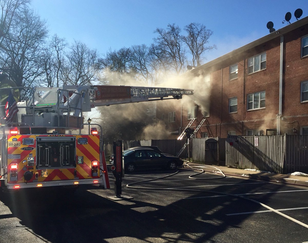 ArlingtonVaFD's tweet image. Breaking: ACFD units assisting @ffxfirerescue on a 2-alarm fire in the 3000 BLK of Patrick Henry Drive. #MutualBox