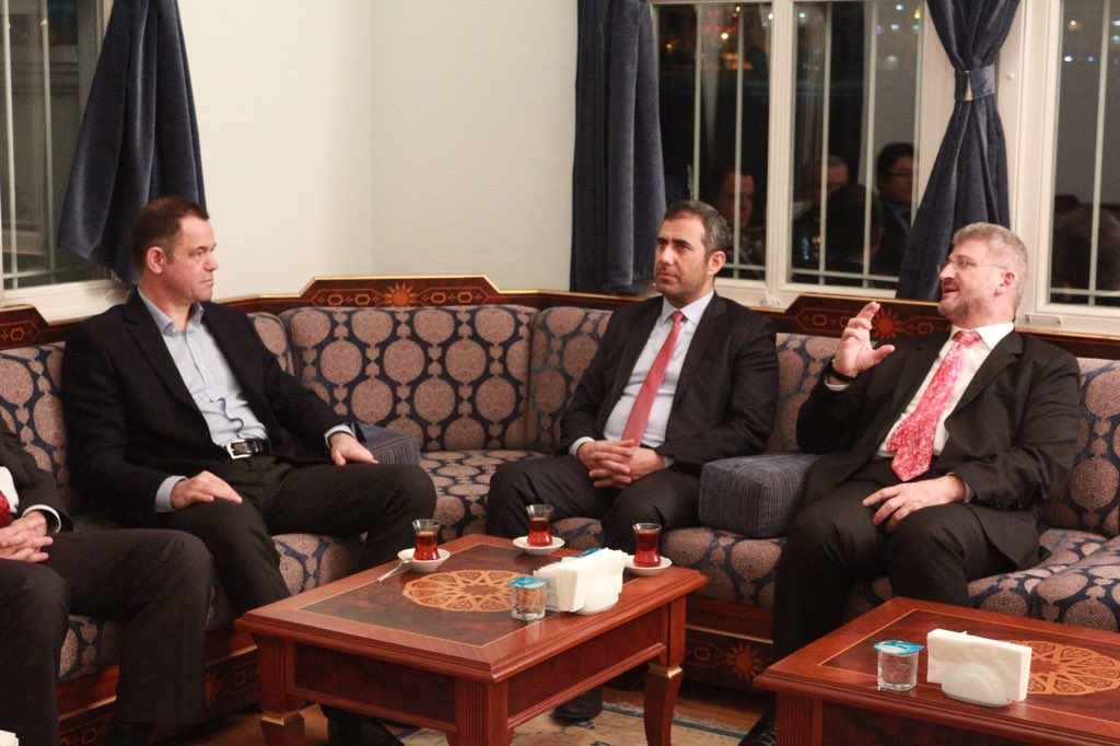 Yatırım ezberlerini bozan Sn.Hasan Aslanoba'yı büyük bir zevk,heyacan ve bir o kadar da dikkatle dinledik.