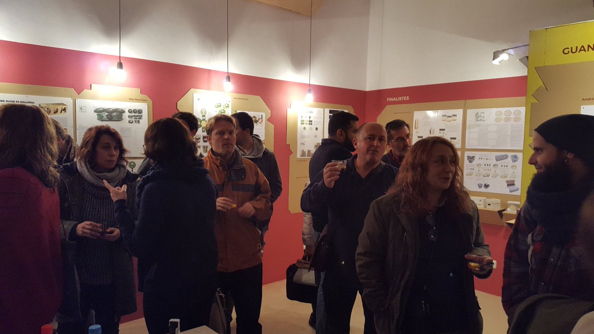 OlivadeMallorca's tweet photo. I després de veure la bona feina de #VerdaNegraTrencada un bon #vermutMuntaner de @BodegasTunel #ESDIB https://t.co/JpuQL7q2s3