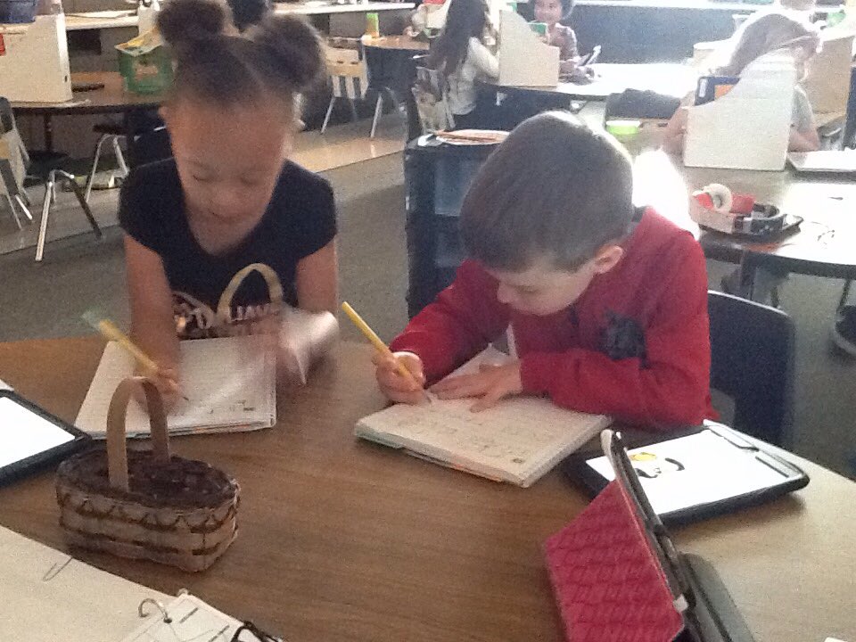 HESKaufman's tweet image. Readers think about the type of book and support their argument with resons. #guidedreading #textsupport