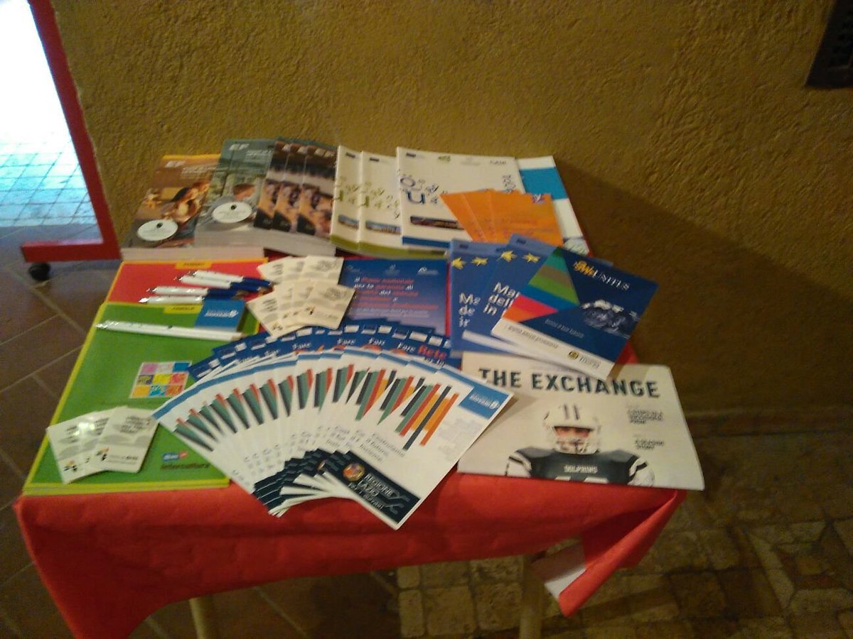 A Blera presso la Sala di San Nicola è tutto pronto per un interessantissimo pomeriggio con <a href="/IG8plus/">InformaGiovani8+</a> @TaliaUrso