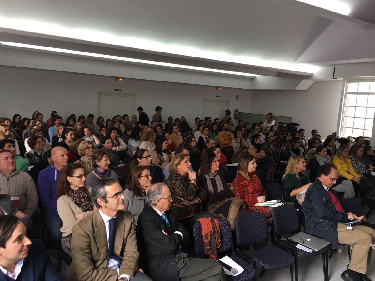 COFCadiz's tweet photo. El salón de actos de #Xefar se ha quedado pequeño para el curso de la campaña de peso y salud infantil https://t.co/kFWI3kCO60