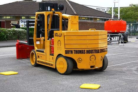 brynthomasindustrial.com #versa lift hire.