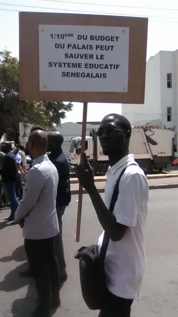 MbouetRichard's tweet photo. Marche des enseignants ce matin #Kebetu #Saes #Cusems #Cesti44 https://t.co/2o3xz5tQF3