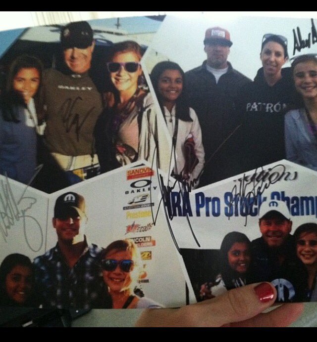 _DaniKalifornia's tweet photo. 😊👏🏻 #TBT #Feb2013 She got her book signed @RonCapps28 @MattHagan_FC @AlexisDejoria @AJMoparProStock @FreeJesseJames https://t.co/s5aKgdBGQh