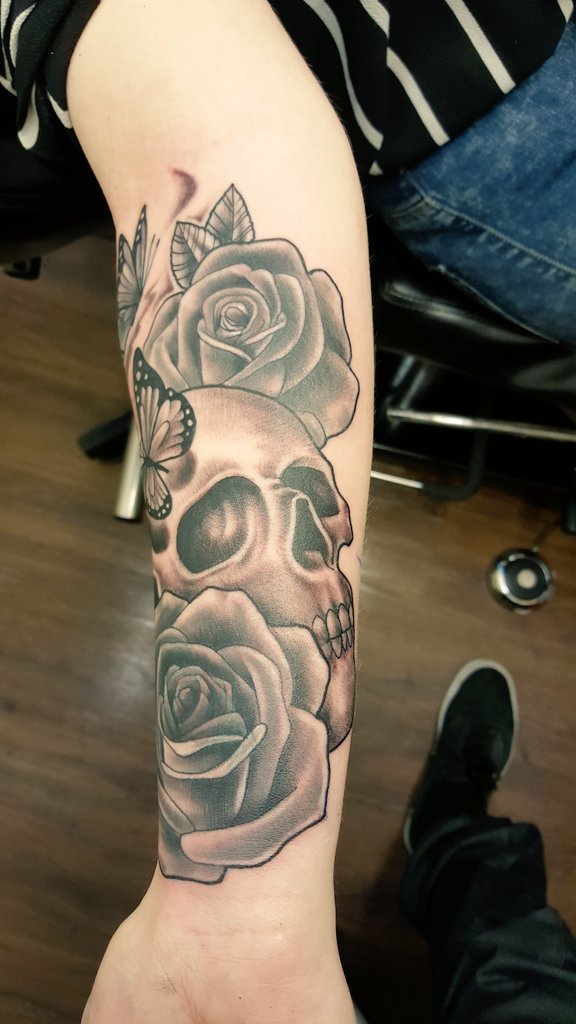inkedmac's tweet image. Cover up from today 
#inkdoneright #tattoo #rose #rosetattoo  #skulltattoo #blackandgrey