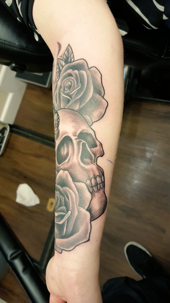 inkedmac's tweet image. Cover up from today 
#inkdoneright #tattoo #rose #rosetattoo  #skulltattoo #blackandgrey