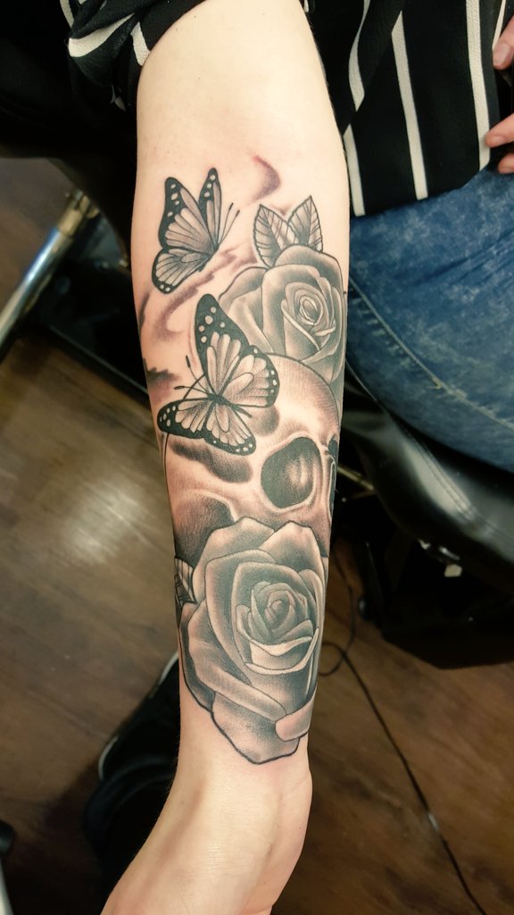 inkedmac's tweet image. Cover up from today 
#inkdoneright #tattoo #rose #rosetattoo  #skulltattoo #blackandgrey