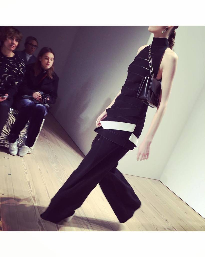 NYPfashion's tweet photo. clean lines + luxe layers ✔️✔️ @proenzaschouler #latergram #nyfw #poststyle #proenza | 📸 c… https://t.co/mlCiNYZ2oe https://t.co/UWPQmVZaiM