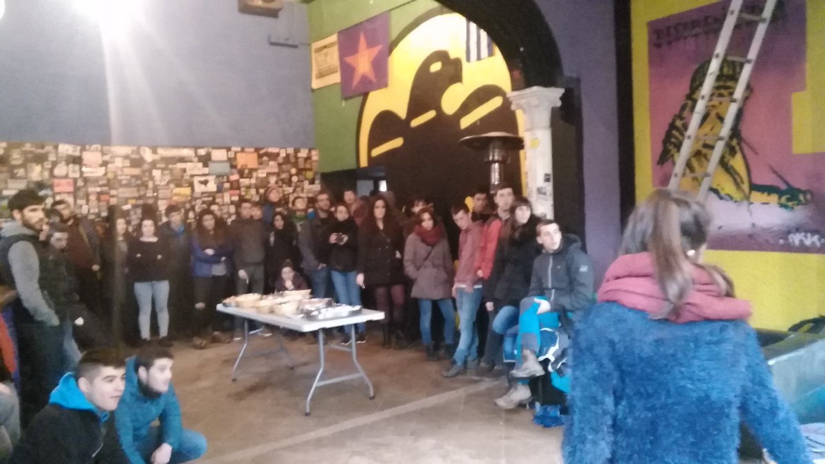 ernaigazte's tweet photo. Gaztetxea beteta #Danbada16.ko egitarauaren aurkezpenean. Guztia ikusteko https://t.co/O3X6v3e0Ez webgunean https://t.co/V5k1Hl4eu0