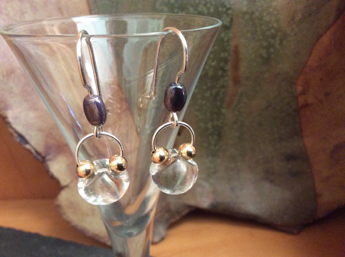 bamas_buttons's tweet image. Unique, #gowitheverything, #everyday earrings! ow.ly/YtNbw #mixedmetaljewelry @Etsy #buttonjewelry