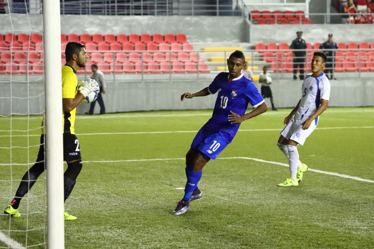 17-2-2016 - Amistoso El Salvador 0 Panama 1. CbgwmOKW4AInuzA