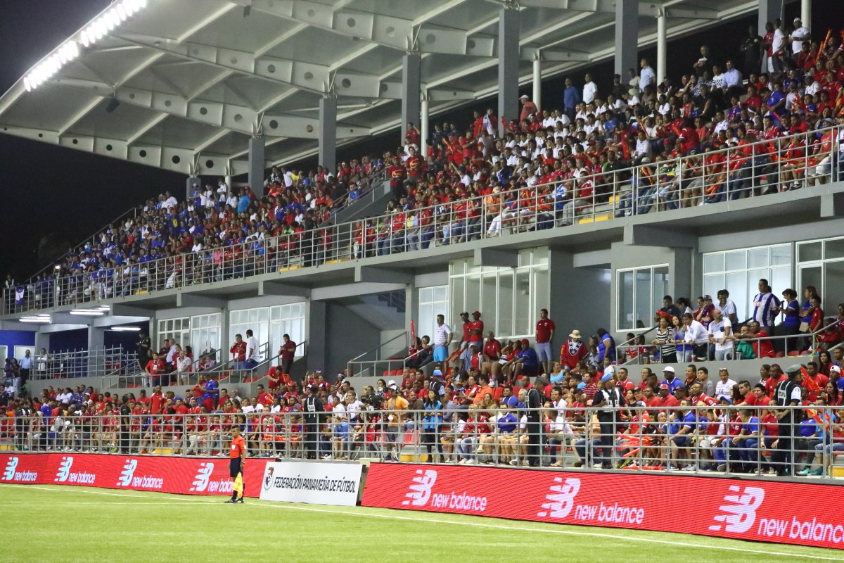 17-2-2016 - Amistoso El Salvador 0 Panama 1. Cbgxk9fXIAANZpn