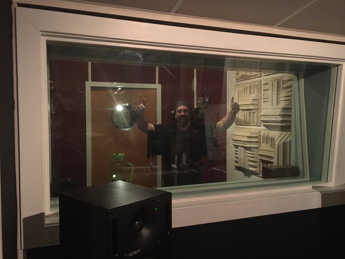 IamCKirkpatrick's tweet photo. Back in the studio with this guy. The studio looks a bit familiar as well. https://t.co/IeGKXvUl8K